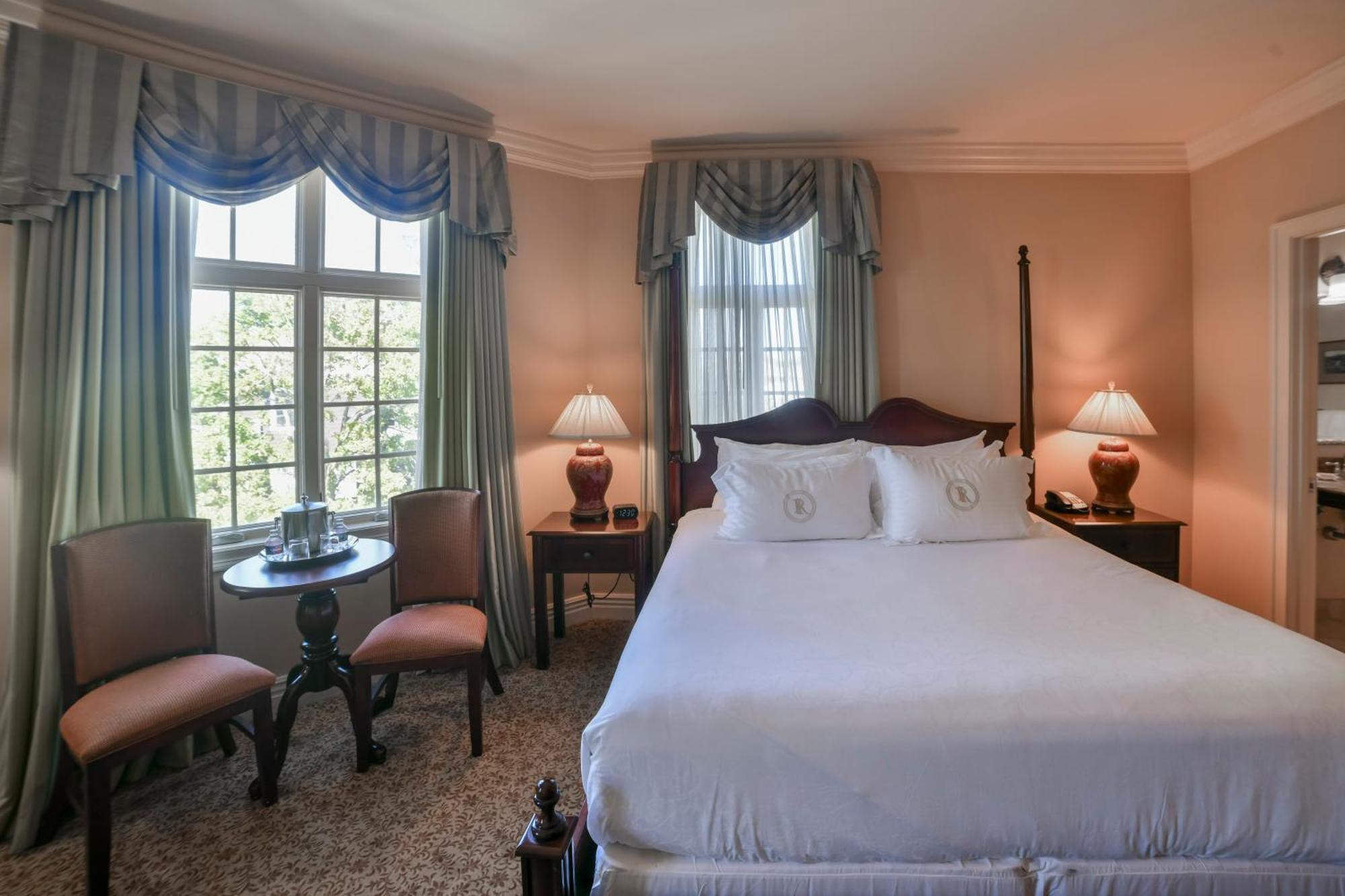 Superior King Room,1697885611:JPEG