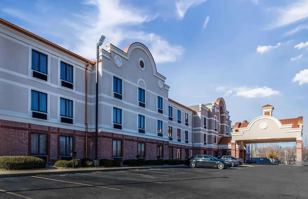 Comfort Inn & Suites Airport-American Way-1