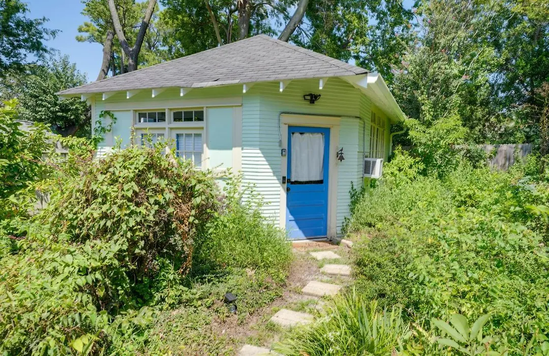 Pet-Friendly Memphis Studio Rental In Cooper-Young-1