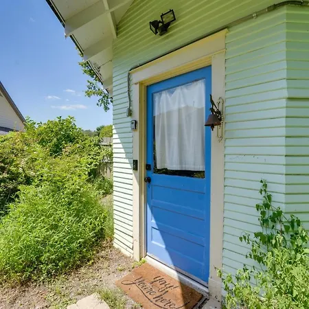 Pet-Friendly Memphis Studio Rental In Cooper-Young-2
